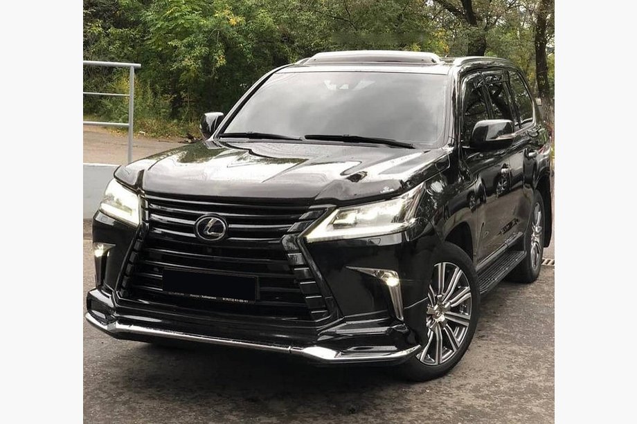 Lexus LX570/450d 2008–2022 Complete bodykit (Modellista) Zwarte kleur Foto 2