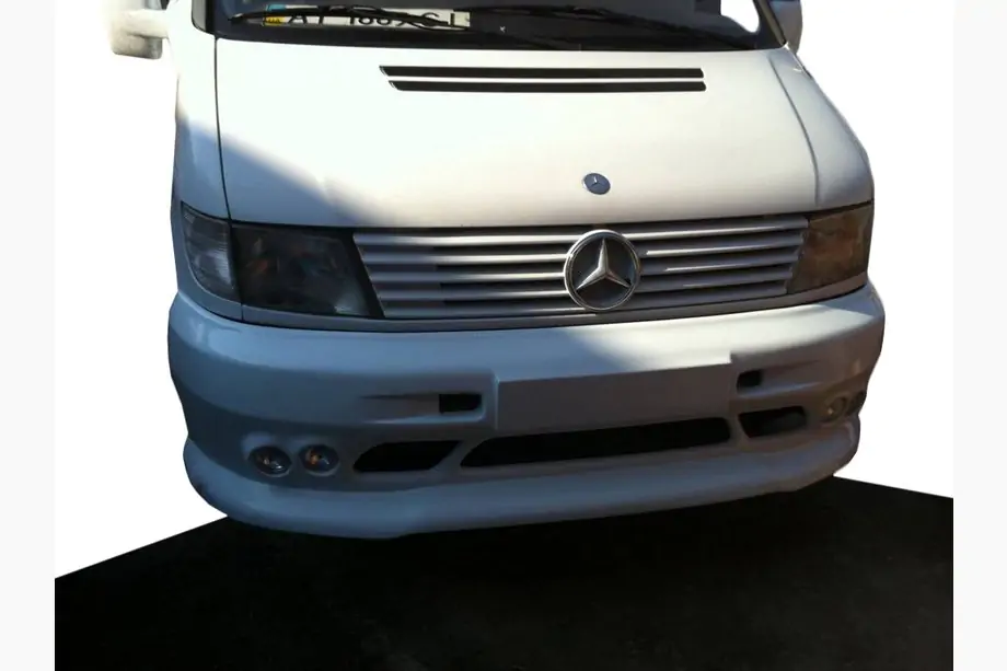 Mercedes Vito W638 1996–2003 Voorbumperlip met uitsparingen voor 4 mistlampen (spuitklaar) Image
