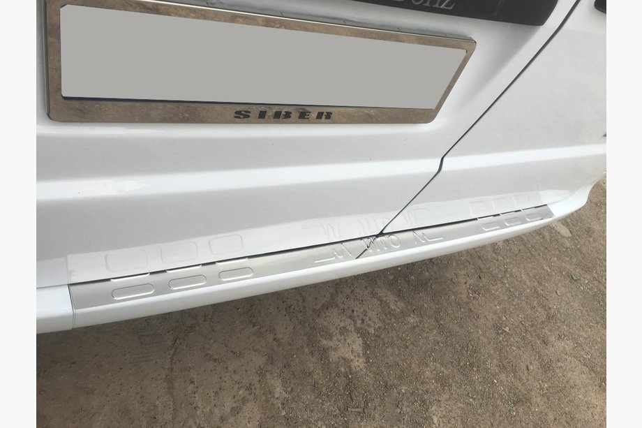 Mercedes Vito W639 2004–2014 Achterbumperbeschermlijst zonder opstaande rand (Carmos, RVS) Image