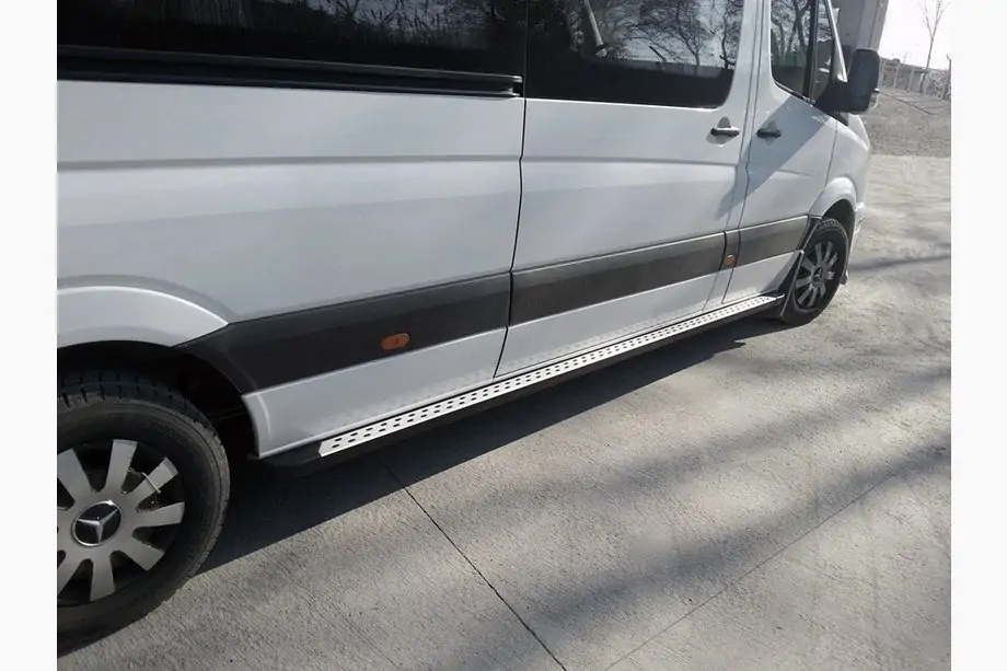 Mercedes Sprinter W907/W910 2018– DOT-Line side steps (2 stuks, aluminium) Image