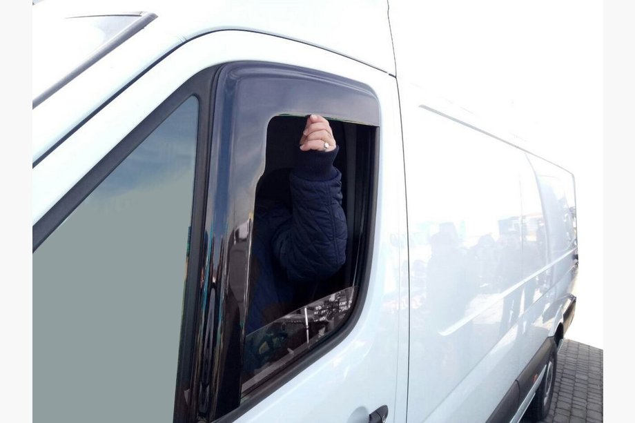 Mercedes Sprinter W901/902/903/904/905 1995–2006 Raamdeflectoren L-vormig (2 st., DDU) Image