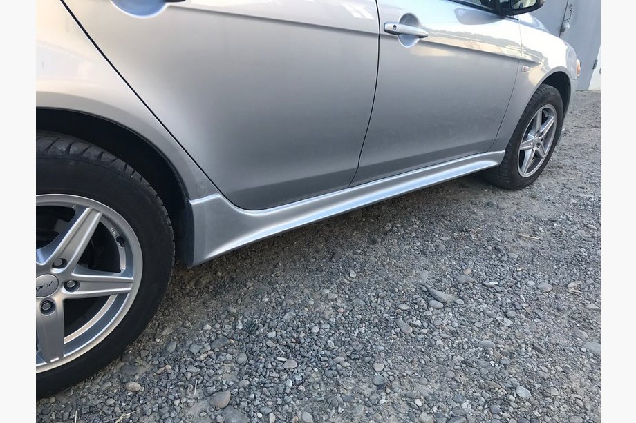 Mitsubishi Lancer X 2008– Zijskirts (2 stuks, overspuitbaar) Image