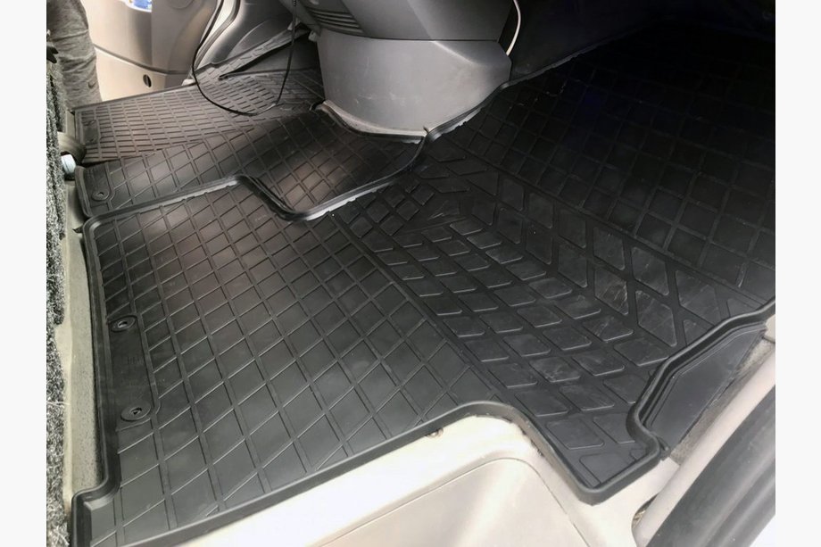 Volkswagen Crafter 2006–2016 Rubberen vloermatten (3-delig, Stingray) 2+1 Image