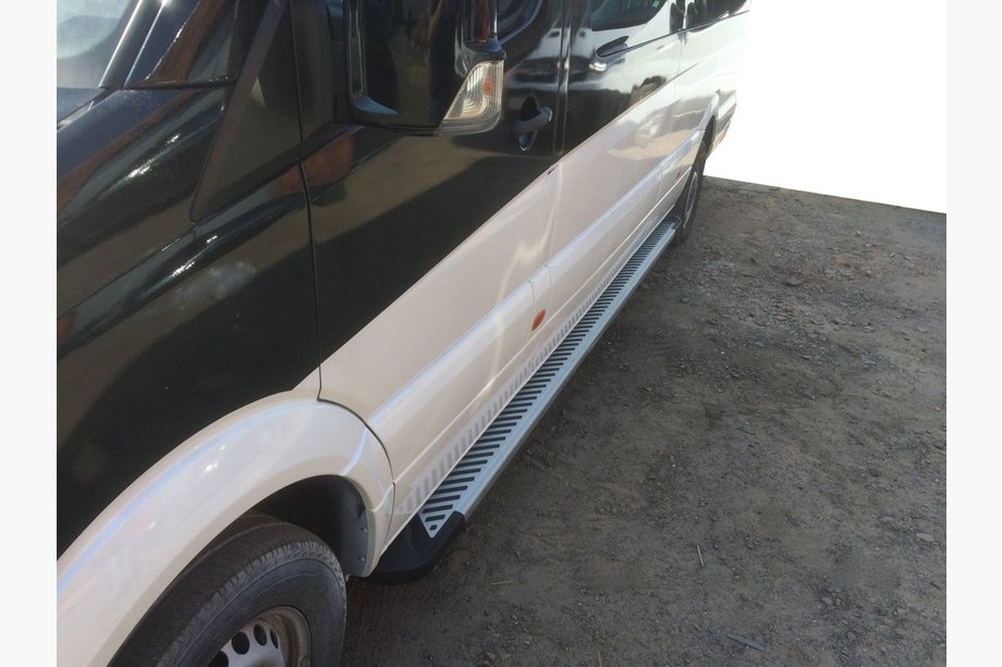 Mercedes Sprinter W906 2006–2018 Side steps Line (2 stuks, aluminium) Middellange wielbasis Foto 2
