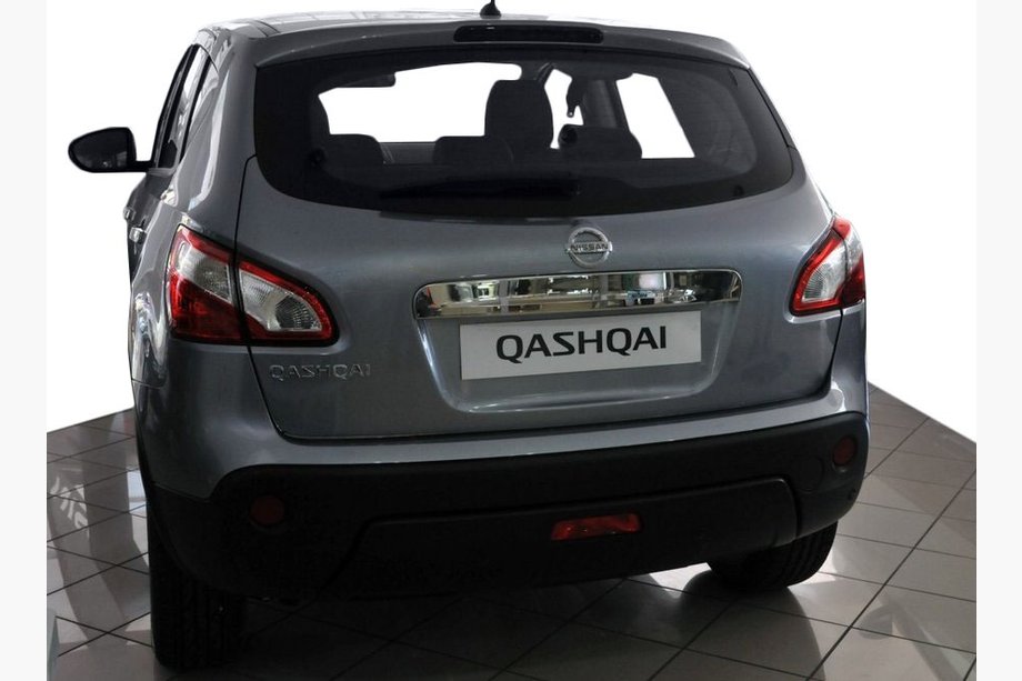 Nissan Qashqai 2010–2014 Sierlijst boven kentekenplaat (RVS) Zonder knop, OmsaLine - Italiaans roestvrij staal Image