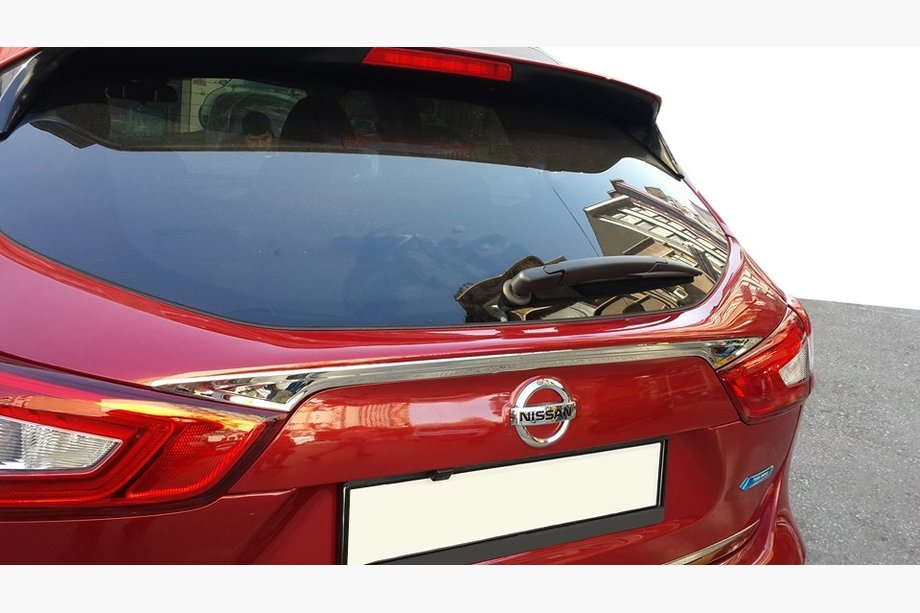 Nissan Qashqai 2014–2021 Sierlijst boven kentekenplaat (RVS) Carmos - Turks staal Image