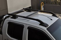 Nissan Navara 2006–2015 Dakrails met dwarsbalken (2 stuks, zwart) foto 2
