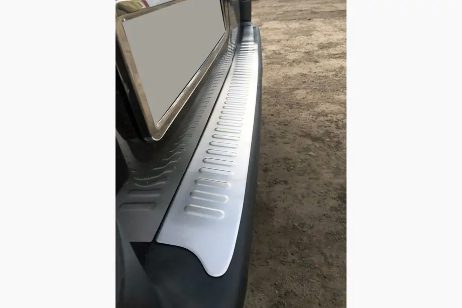 Opel Vivaro 2001–2015 Matte achterbumperbeschermlijst (Omsa, RVS) Image