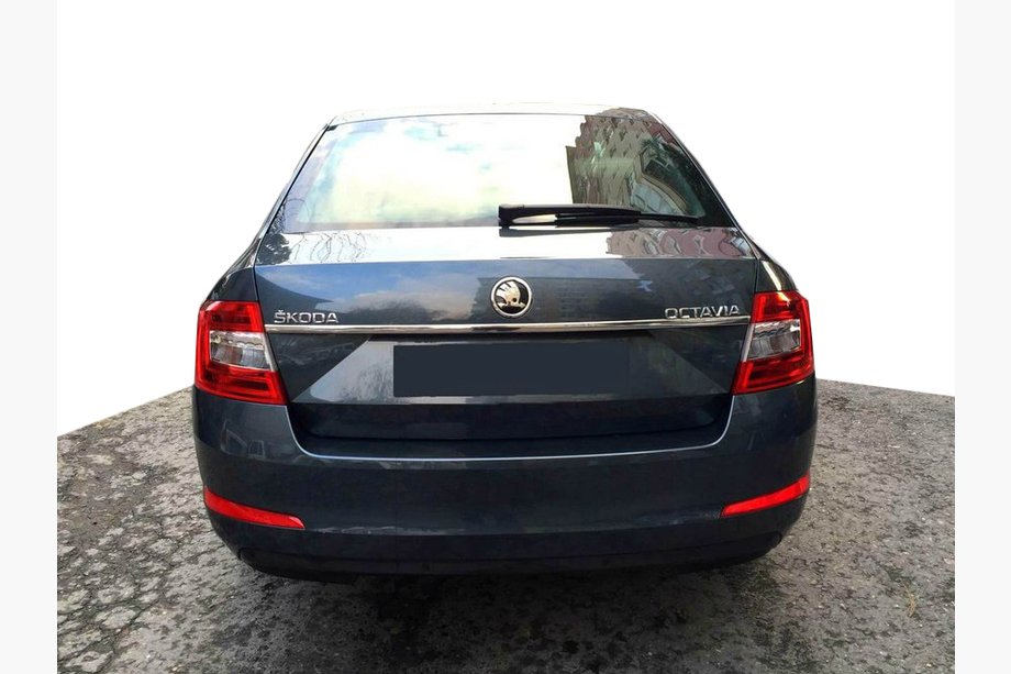 Skoda Octavia III A7 2013–2019 Chromen sierlijst boven de kentekenplaat (RVS) Image