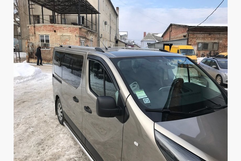 Nissan NV300/Primastar 2016– Chromen dakrails Lange wielbasis, metalen steunen Foto 2