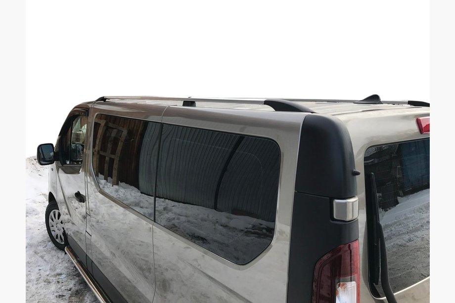 Renault Trafic 2015– Chromen dakrails Korte versie, kunststof voetsteunen Image