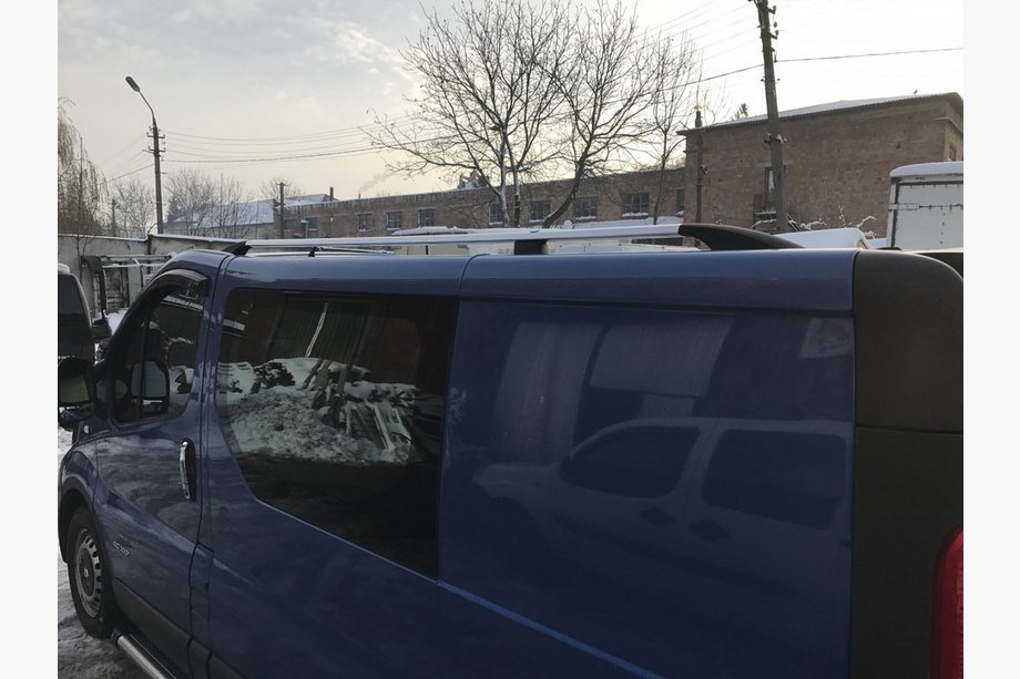 Opel Vivaro 2001–2015 Chromen dakrails Lang, gietijzeren voeten Foto 4