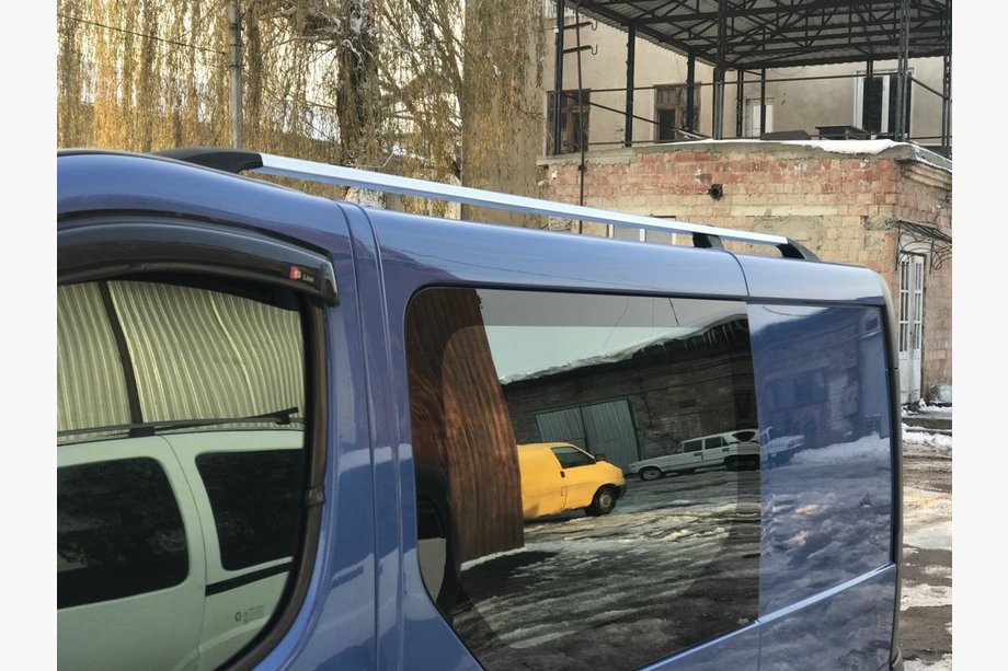 Opel Vivaro 2001–2015 Chromen dakrails Lang, gietijzeren voeten Foto 6