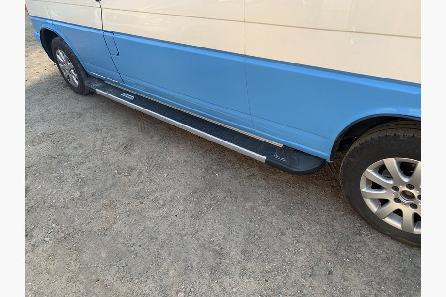 Volkswagen T4 Transporter 1990–2003 RedLine Black zijsteps (set van 2, aluminium) Image