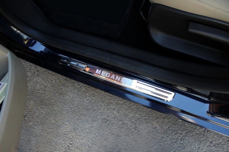 Renault Megane III 2009–2016 Draadloze instaplijsten met verlichting (set 2 st., RVS) Image