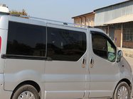 Renault Trafic 2001–2015 Chromen dakrails Lang, kunststof voetjes foto 6