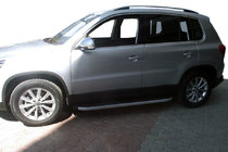 Volkswagen Tiguan 2007–2016 BlackLine side steps (2 stuks, aluminium) foto 1