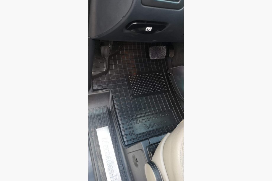 Mercedes Vito W639 2004–2014 Rubberen automatten met opstaande rand (Autogumm) Image