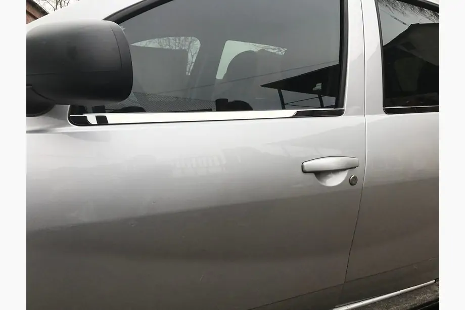 Dacia Duster 2008–2018 Raamomlijsting (4 stuks, RVS) Foto 3