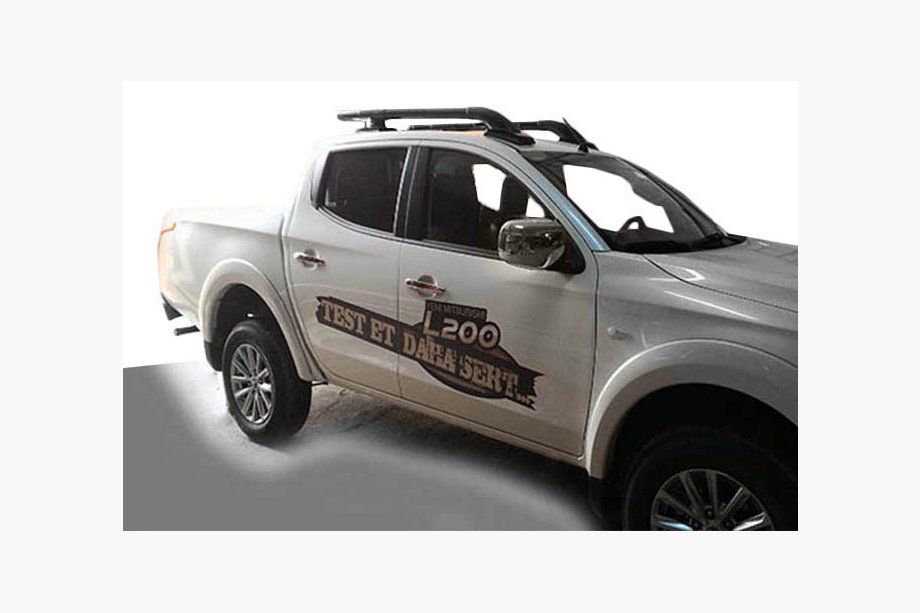 Mitsubishi L200 2015–2024 Dakrails Shark (met dwarsbalk) Grijze kleur Foto 2