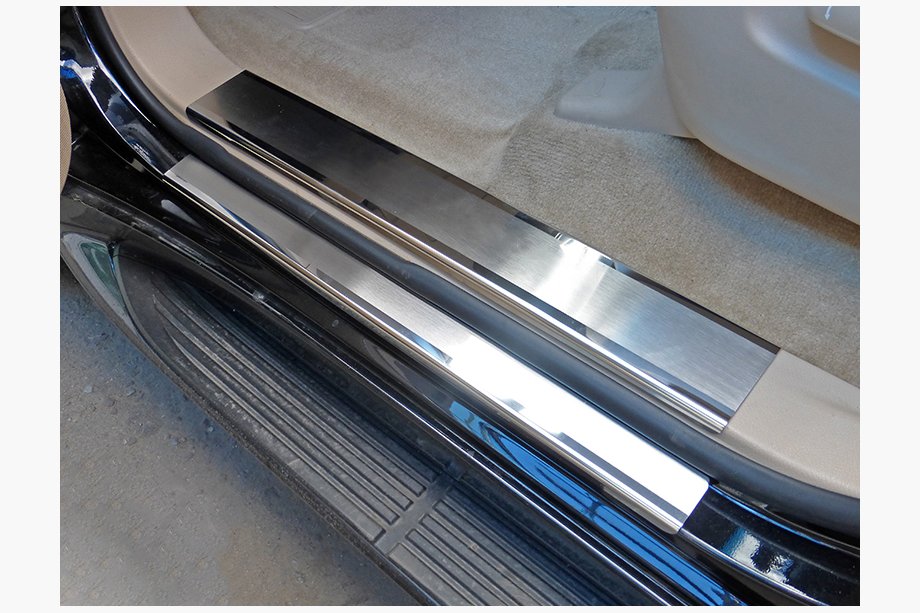 Toyota Land Cruiser 200 2007–2021 Set RVS instaplijsten Nataniko Premium (2008-2015, 8 stuks) Image