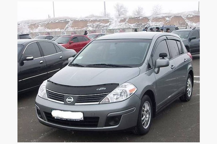 Nissan Tiida 2004–2011 Motorkapdeflector (VIP) Image
