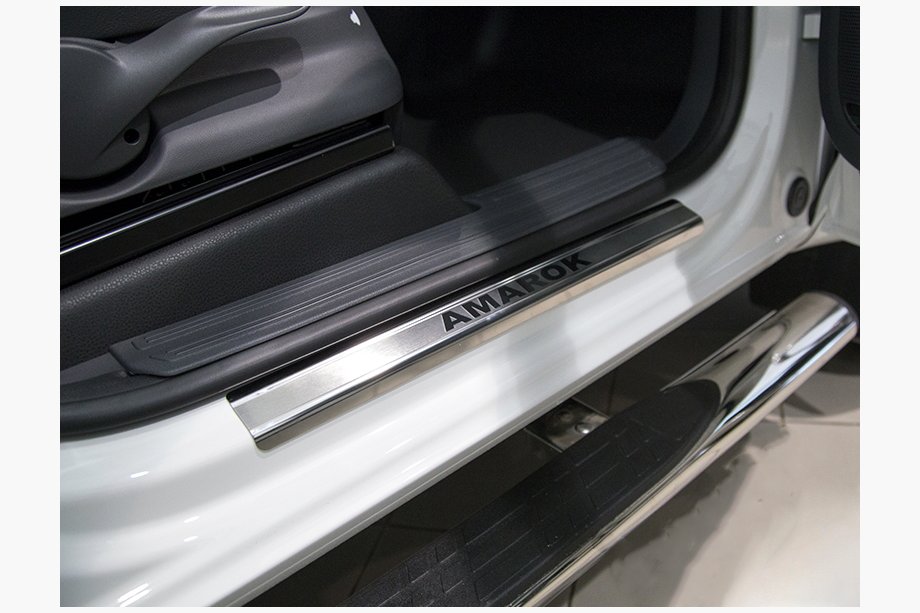 Volkswagen Amarok 2010–2022 Nataniko RVS dorpellijsten (set van 4) Carbon - 3M tape, 0,8 mm Image