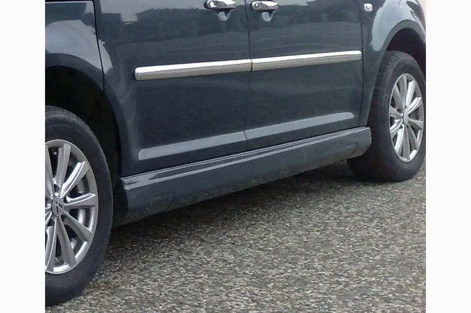 Volkswagen Caddy 2004–2010 Sideskirts New Model (spuitklaar) Image