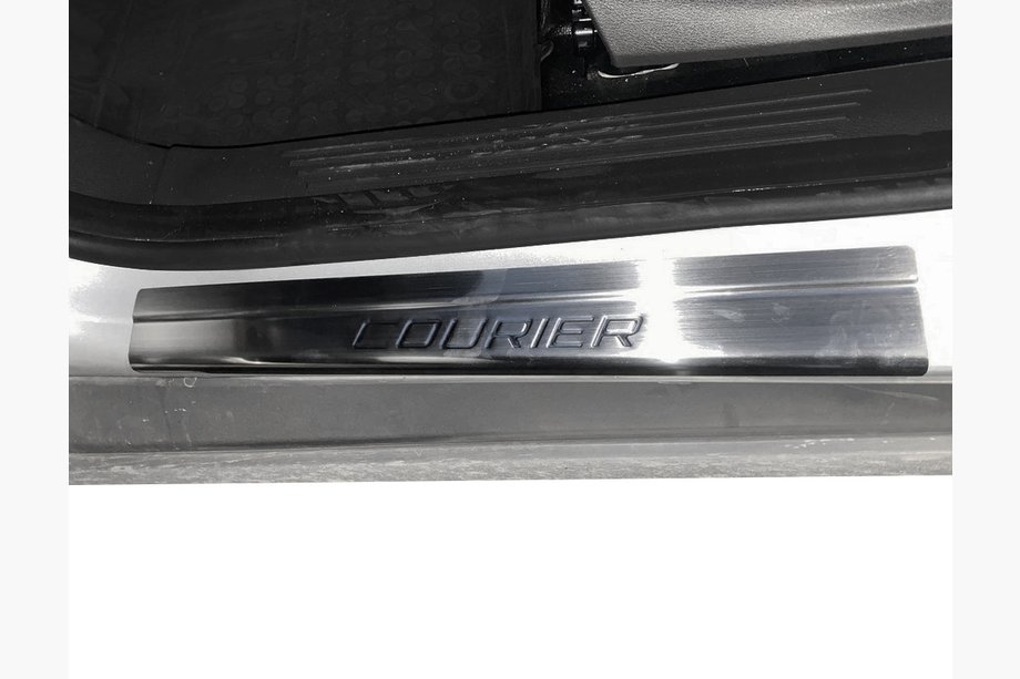 Ford Courier 2014–2023 Carmos V1 RVS instaplijsten (set 4 stuks) Foto 2