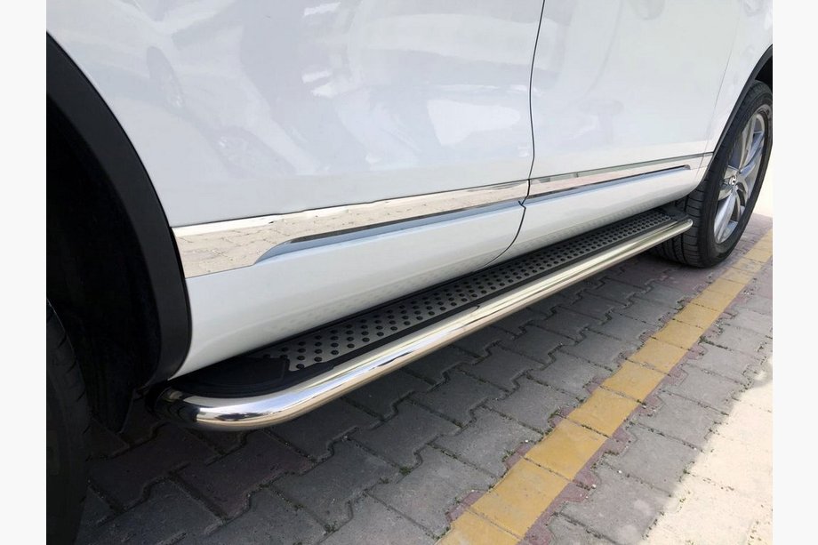 Volkswagen Amarok 2010–2022 Maydos V2 side steps (2 st., RVS) Image