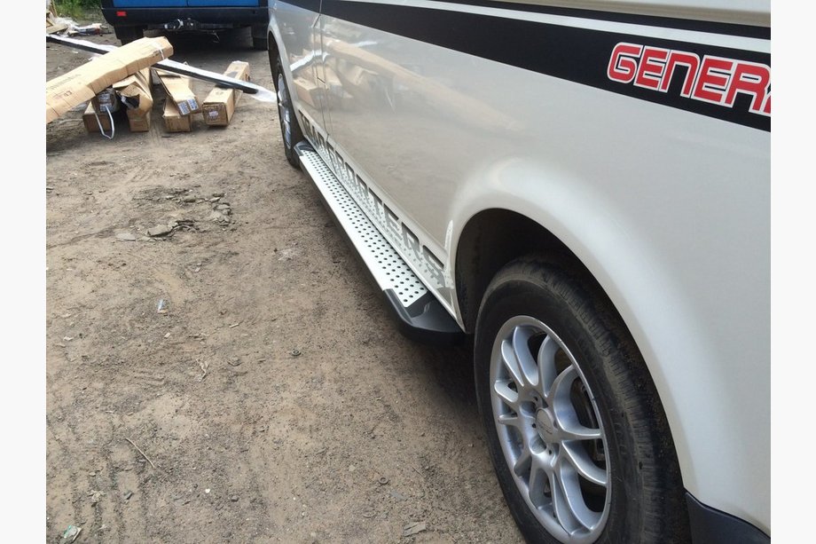 Volkswagen T5 Transporter 2003–2010 Side steps Allmond Grey (set van 2, aluminium) Image
