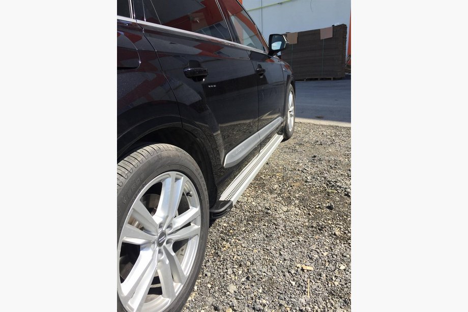 Audi Q7 2015–2026 Zijtreden Maya V2 (set van 2, aluminium) Image