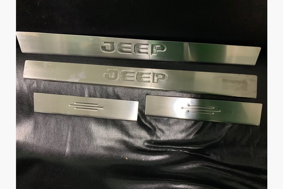 Jeep Grand Cherokee WK2 2010–2021 Carmos dorpellijsten (set 4 stuks, RVS) Image