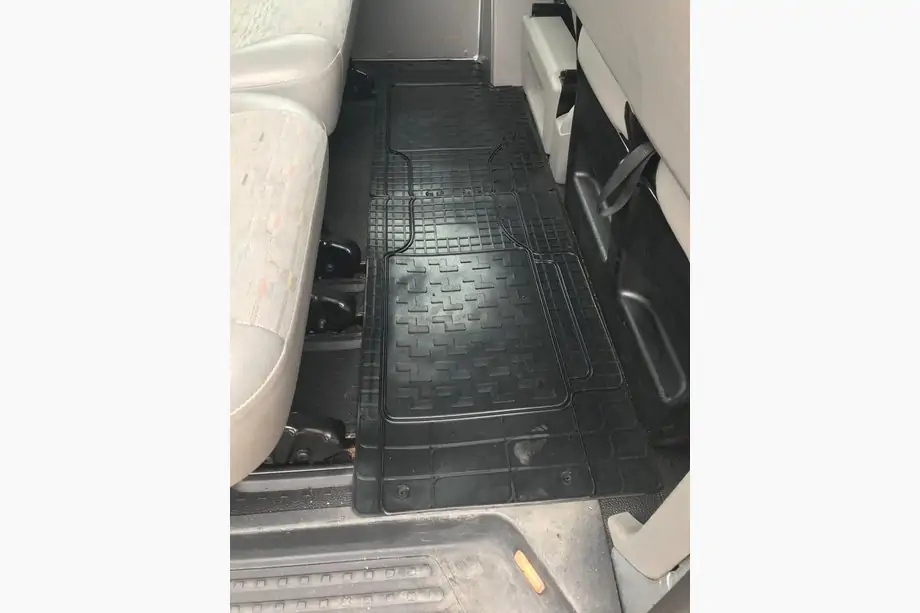 Volkswagen T5 Transporter 2003–2010 Achterste rubber vloermatten (2 st., Polytep) Image