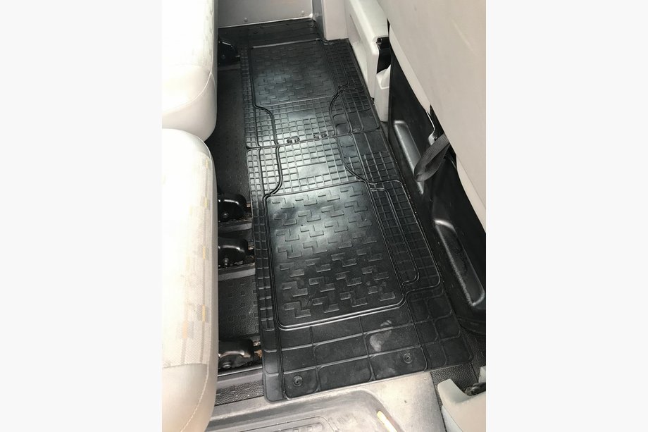 Volkswagen T5 Caravelle 2004–2010 Achterste rubber vloermatten (2 st., Polytep) Image