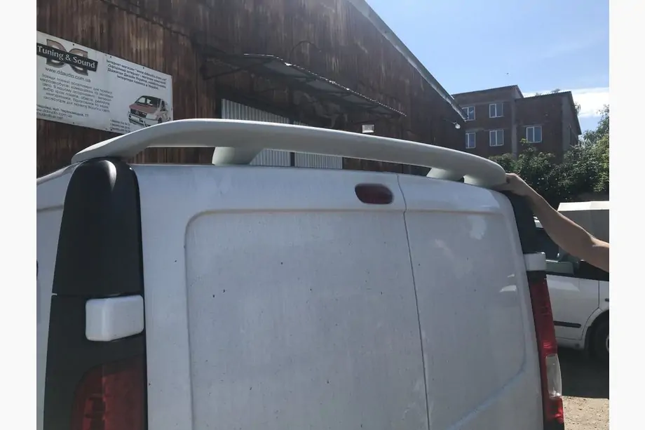 Nissan Primastar 2002–2014 Spoiler Isikli (spuitklaar) Image