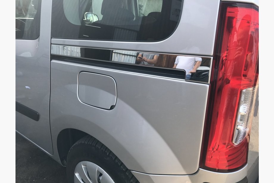 Renault Kangoo 2008–2020 Sierlijst onder schuifdeur (2 st., RVS) Foto 1