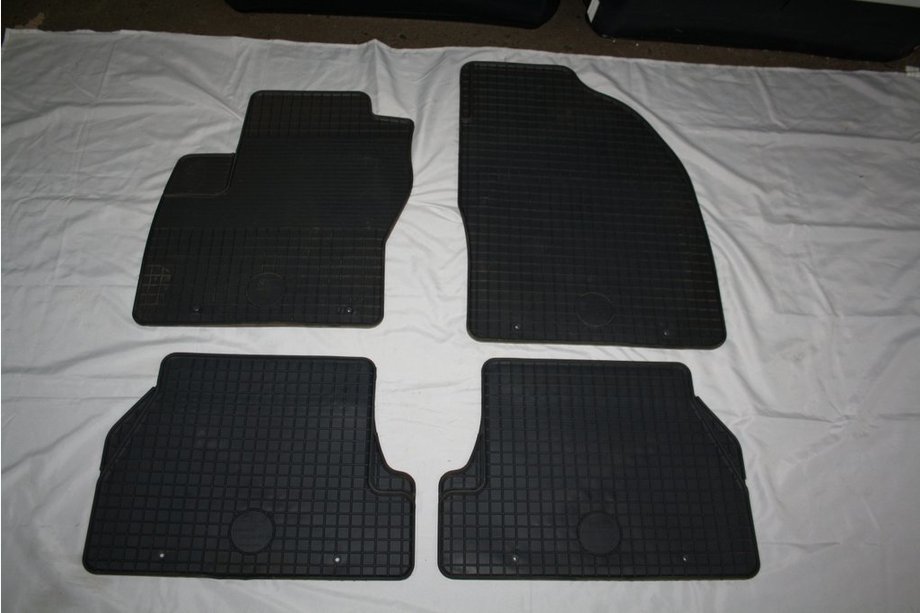 Ford Focus II 2008–2011 Rubberen automatten (set van 4, Doma) Image