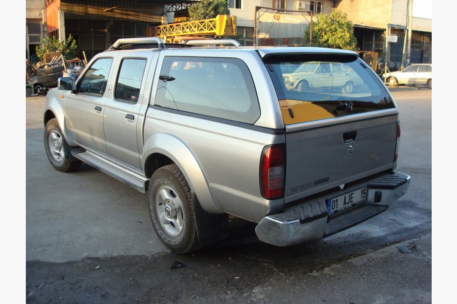 Nissan NP300 1999–2015 Hardtop Canopy Image
