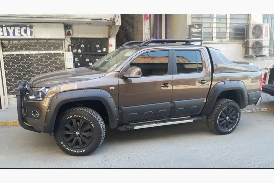 Volkswagen Amarok 2010–2022 Wielkastverbreders (glasvezel, overspuitbaar) Image