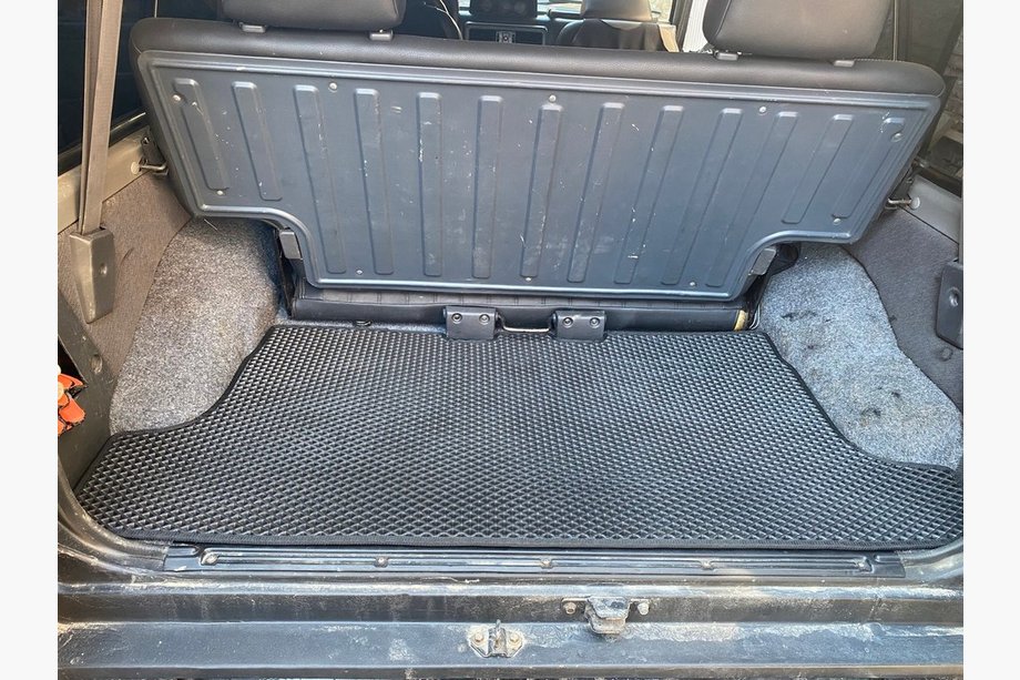 Nissan Patrol Y60 1988–1997 Korte bagageruimtemat (EVA, zwart) Image