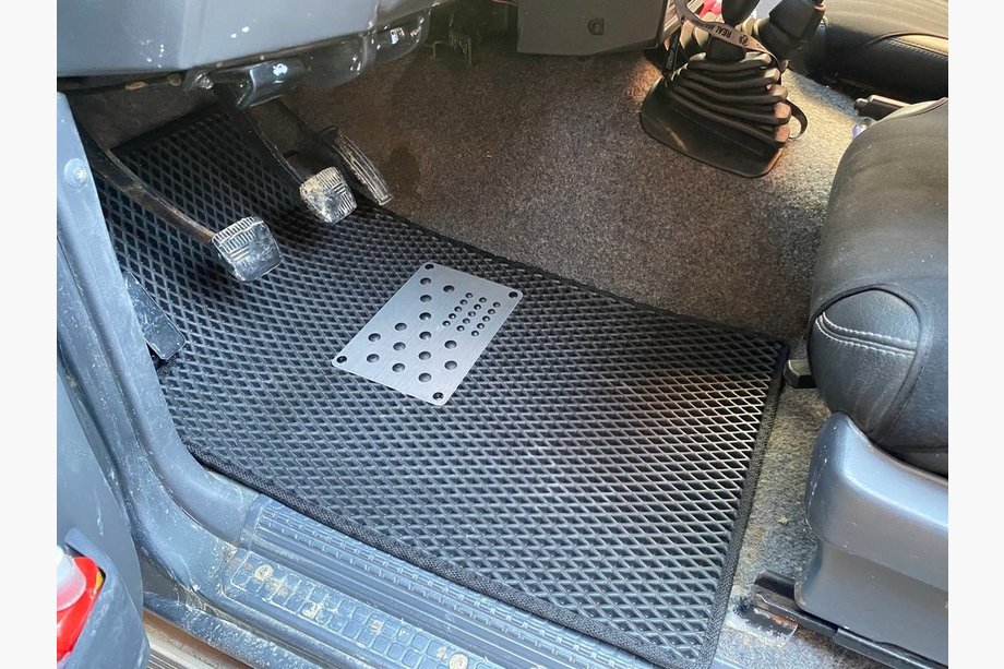 Nissan Patrol Y60 1988–1997 EVA automatten (zwart) Image