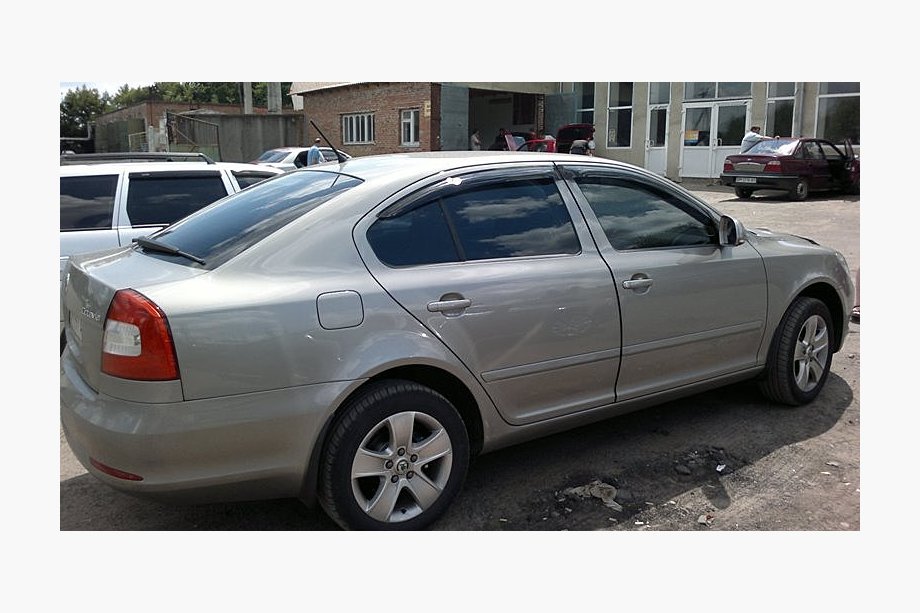 Skoda Octavia II A5 2010–2013 Raamwindschermen LiftBack (4 stuks, SIM) Image