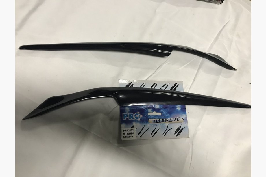 Mitsubishi Lancer X 2008– Koplampwimpers (2 stuks, spuitklaar) Image