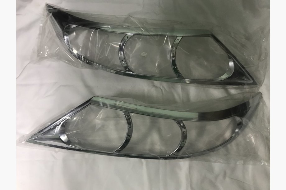 Kia Sorento II XM 2009–2014 Koplampcovers 2010-2013 (2 stuks, kunststof) Image
