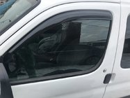 Peugeot Partner 1996–2008 Raamwindschermen zwart (2 stuks, DDU-Aomis) foto 1