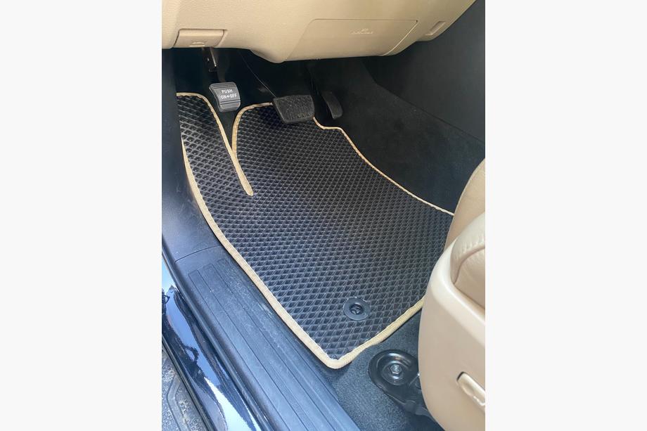 Toyota Sequoia 2007–2022 Polyurethaan automatten, 3 rijen (EVA, zwart) Middenrij – doorgang Image