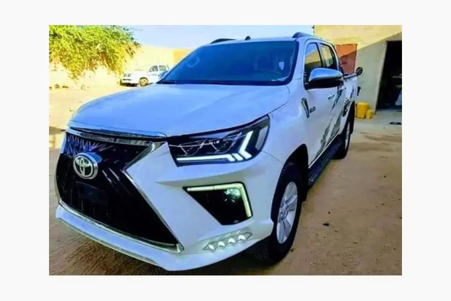 Toyota Hilux 2015– Voorbumper Lexus-design V2 (voor 2015-2020) Image