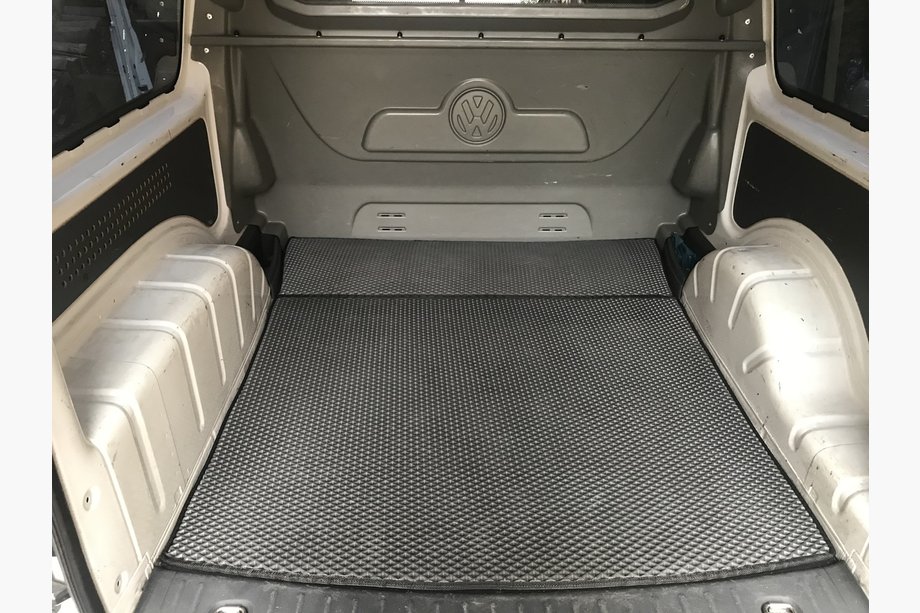 Volkswagen Caddy 2004–2010 Kofferbakmat V1 MAXI (EVA, zwart) Image