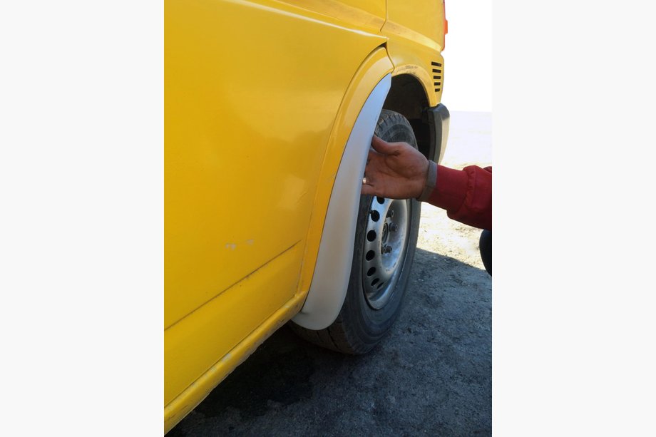 Volkswagen T4 Caravelle/Multivan 1990–2003 Modelspecifieke voorste spatlappen (set van 2, glasvezel) Image